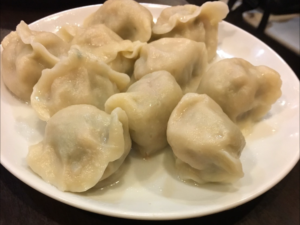 投稿についてもっと詳しく 【横浜中華街】常識を覆すタレ！水餃子の名店「山東（サントン）」で味わう至福のモチモチ感