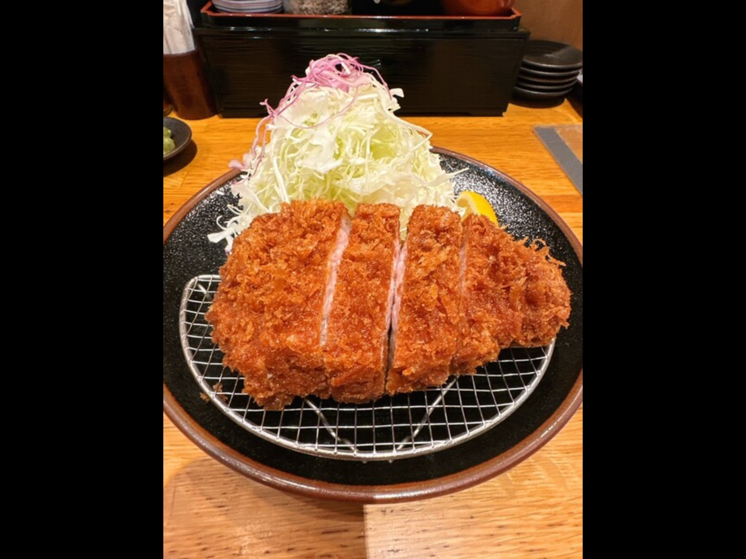 投稿についてもっと詳しく 【横浜・馬車道】行列が絶えない「とんかつ檍」—“安くて美味い”を貫く店主の0か100か哲学