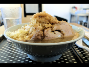 投稿についてもっと詳しく 【注目の新世代二郎系】24歳の若き店主が作る「夢を語れ神奈川」の一杯