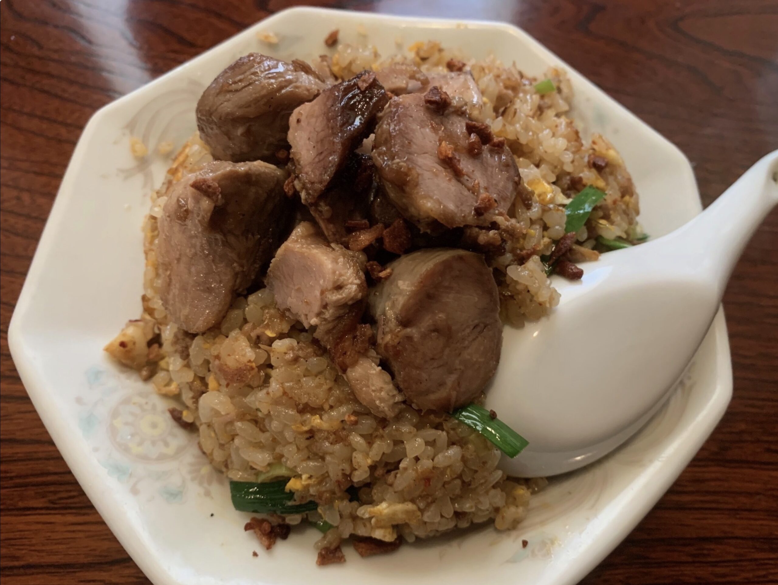 投稿についてもっと詳しく 【愛知・町中華】爆肉チャーハンが名物！「中国料理 餃子苑」で味わう“肉塊ロマン”と赤い天津飯