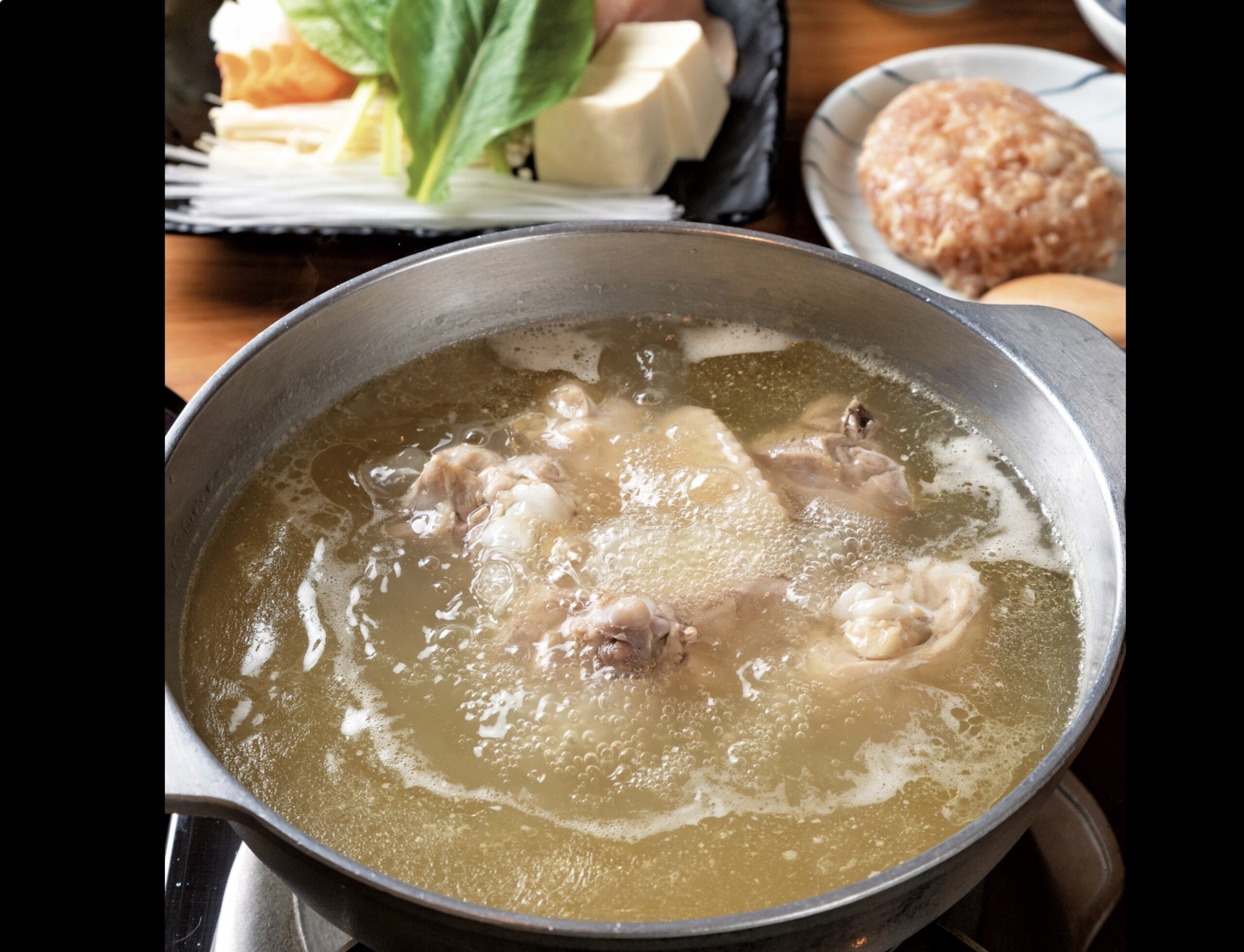 投稿についてもっと詳しく 【博多水炊き お取り寄せ】博多水炊き専門 橙の骨なし水炊きセットが“家鍋の完成形”だった