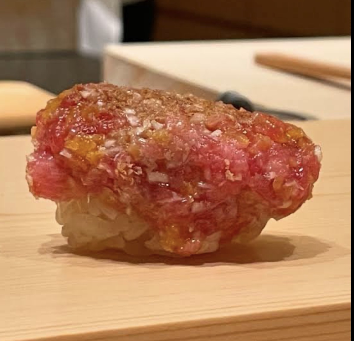 投稿についてもっと詳しく 鮨めい乃（西麻布）予約困難店で味わう冬の本物鮨｜幸後綿衣大将の仕事に震えた夜