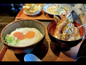 投稿についてもっと詳しく 【岐阜・郡上八幡】翔太のうどん｜81歳おばあちゃんの天ぷらが主役！行列必至の讃岐風うどんと天丼を食べに行く