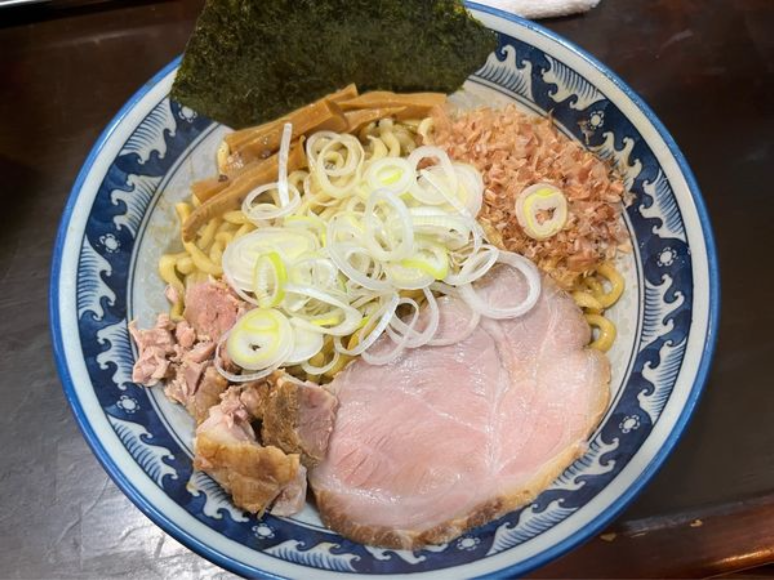 投稿についてもっと詳しく 兎に角（とにかく）南守谷店で味わう「油そば」最強説｜自家製麺の香りが支配する一杯