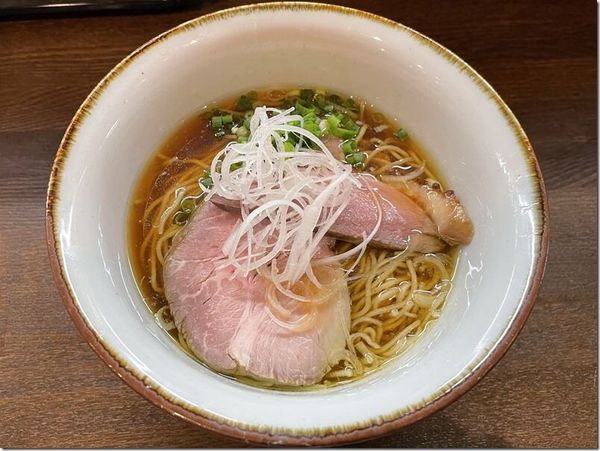 投稿についてもっと詳しく 【住吉ラーメン】yagu-noodleの極上醤油らぁ麺｜黒さつま鶏×10種醤油の黄金スープに痺れる